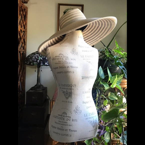 CHICO’s Glamorous Straw-Like Floppy Striped Vacation Sun Hat - Picture 4 of 10